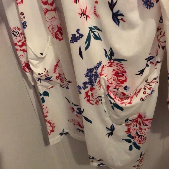 Small floral cover up *NWT - Picture 4 of 6